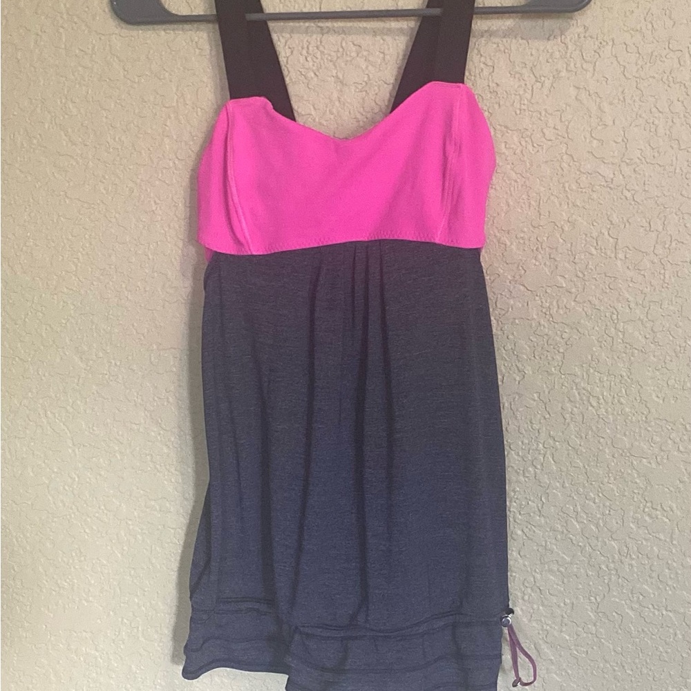 Lululemon top hardly worn. Size 4